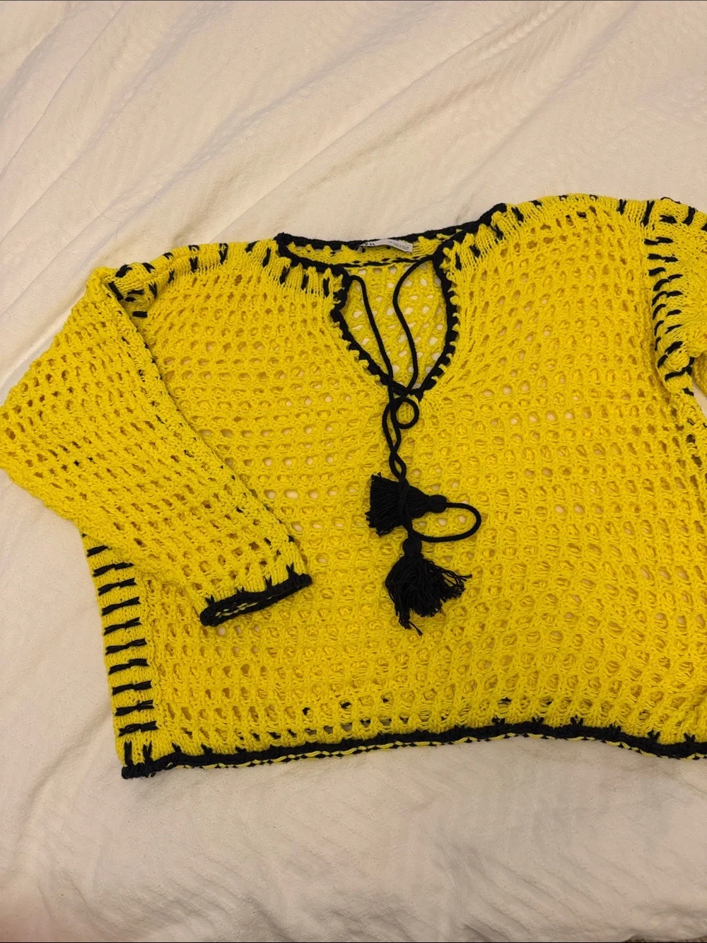 Zara Yellow Crochet V-Neck Sweater with Black Trim - Picture 1 of 2
